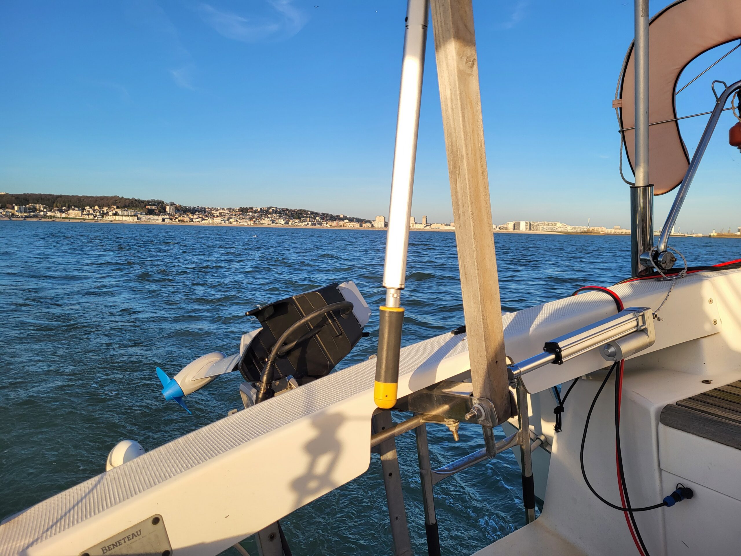 Beneteau First 211 with NavImpulse tiller pilot